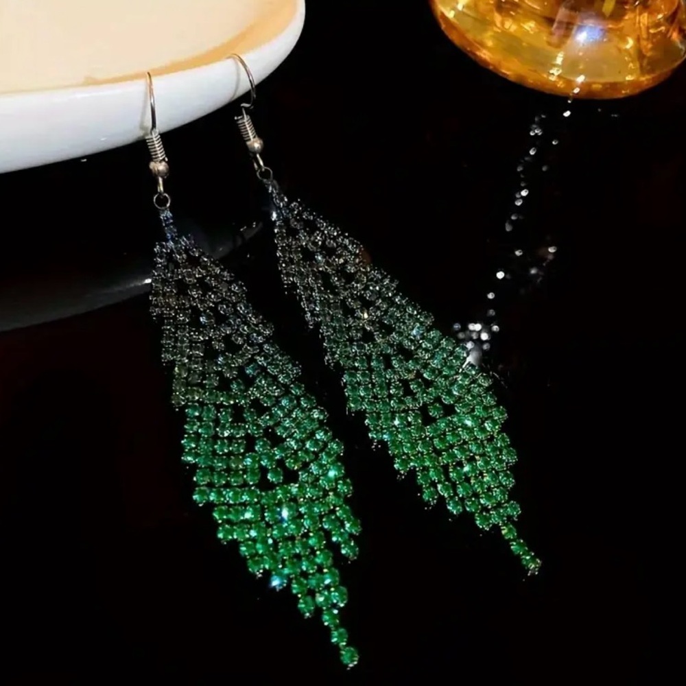 Elegant Green and Black Beaded Earrings. 9.7cm/3.82in..2cm/0.79in